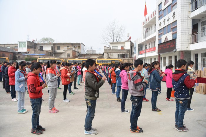The Meishi Center Primary School welcomed us with a recorder performance.