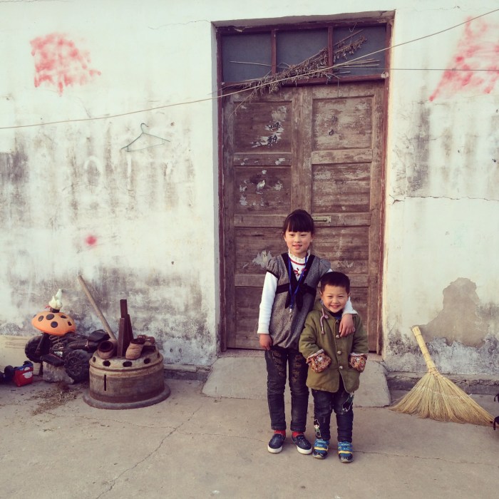 Li Menghan with her little brother. 