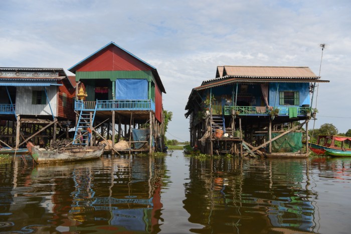 In dry season, the stilts jut the houses 6 meters above land.